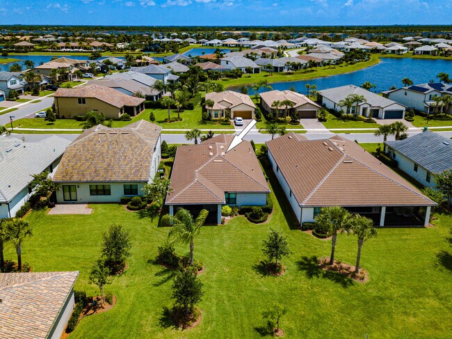 Building Photo - 740 S E Boboli Way