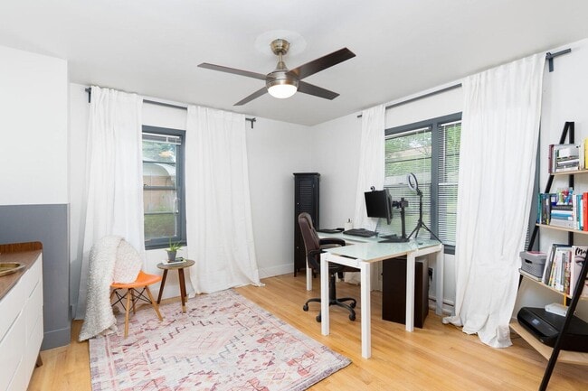 Building Photo - 376 Crown Point