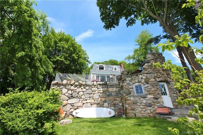 Building Photo - 598 N Lake Blvd