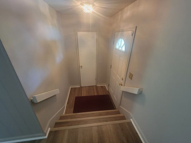 Building Photo - 3737 Woodcock Dr
