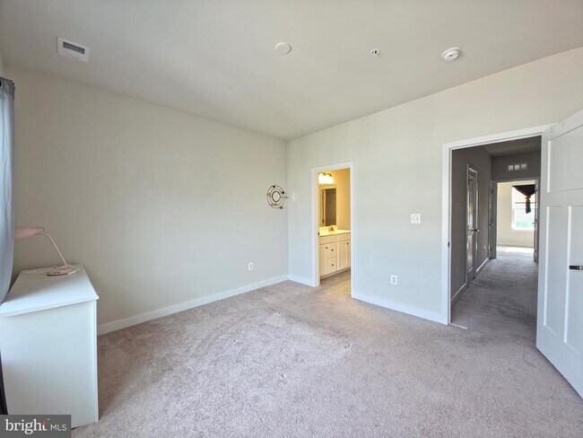 Building Photo - 8304 Greenbelt Station Pkwy