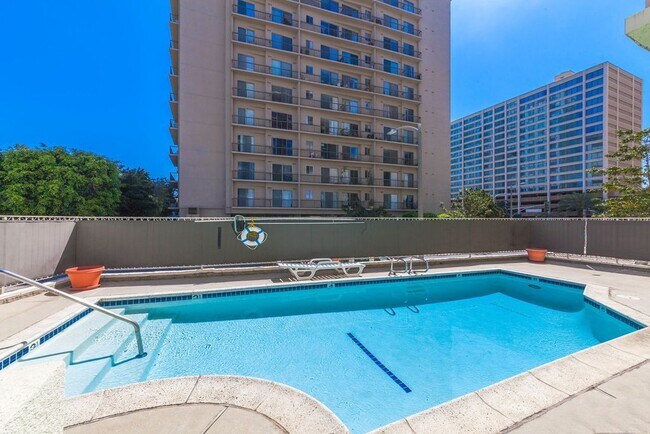 Building Photo - 10751 Wilshire Blvd