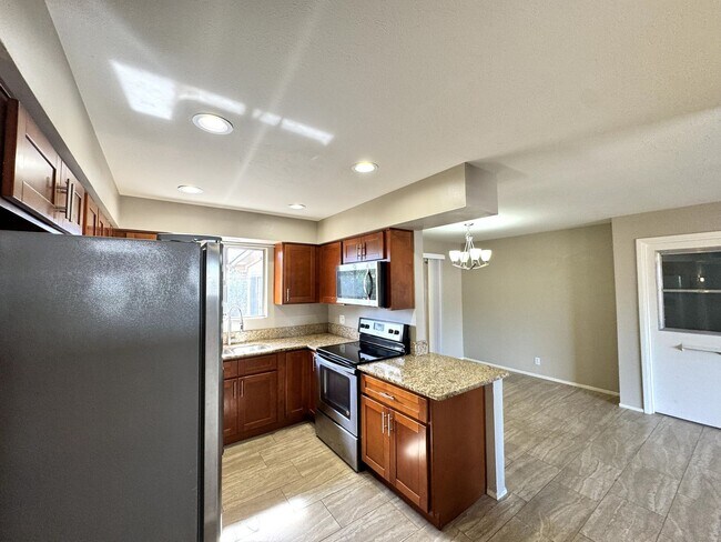 Building Photo - BEAUTIFUL 2 BEDROOM IN DREAMLAND VILLAS 55...