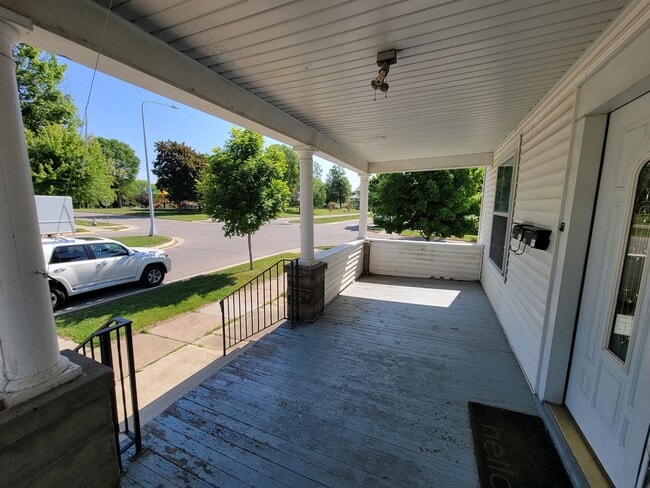 Building Photo - 604 W Seerley Blvd