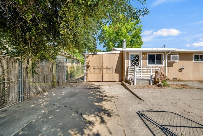 Building Photo - For Rent: Updated 3 Bedroom Home – $2,200/mo