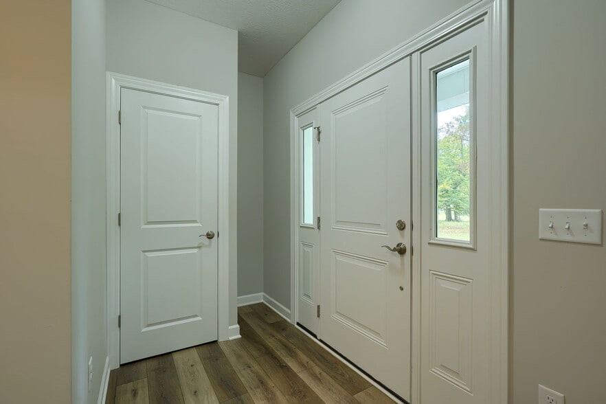 Building Photo - 275 Hyatts Rd