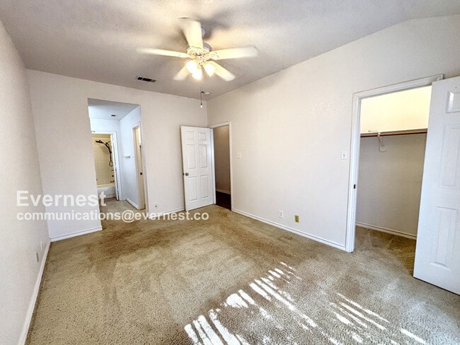 Building Photo - 202 Tamara Dr