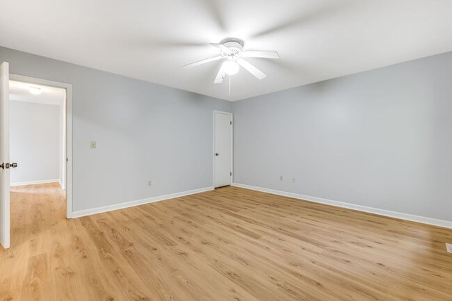 Building Photo - Bright 2-Bedroom Townhouse with Garage & P...