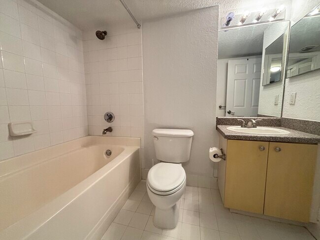 Building Photo - 1801 N Flagler Dr