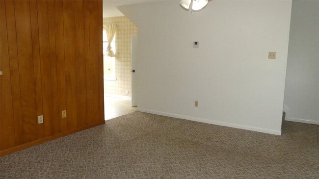 Building Photo - 15606 Santa Fe Dr