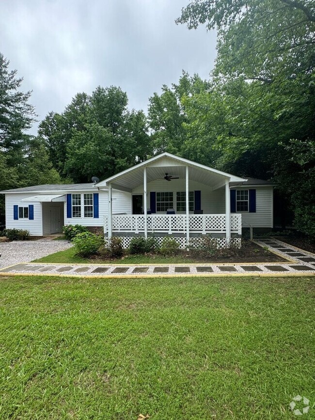 Building Photo - Cozy, 3-Bedroom Home, 2-Bathroom Home