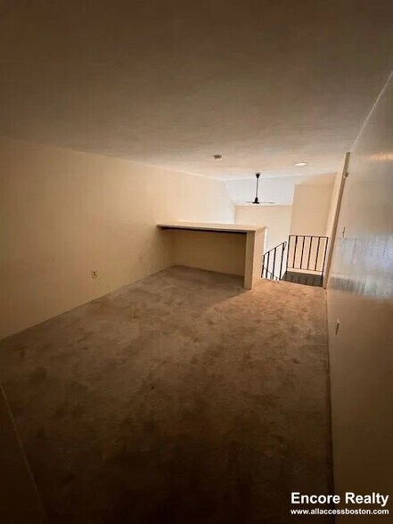 Building Photo - 385 Dorchester St