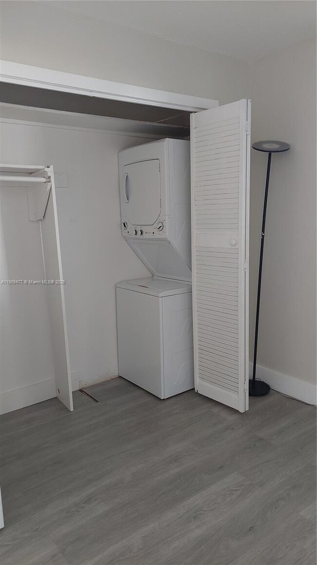 Building Photo - 2312 Van Buren St