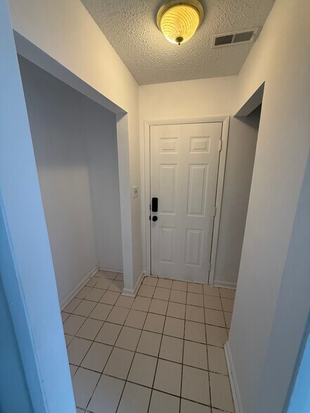 Building Photo - 6533 Deermont Ct