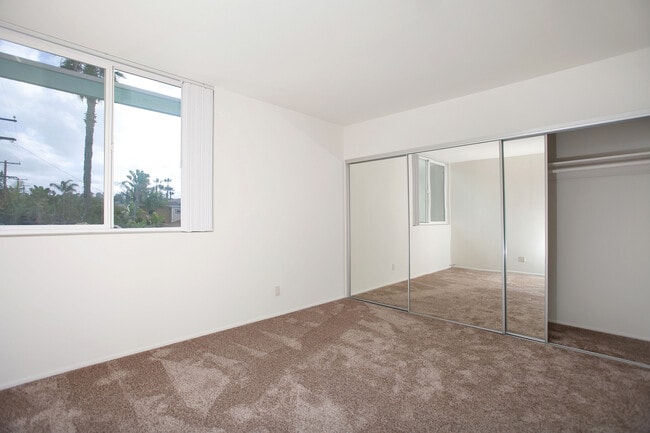 Building Photo - Wonderful Remodeled 2-Story 2BD/1.5BA Townhome in North PB! Parking & Laundry! $4,195/mo