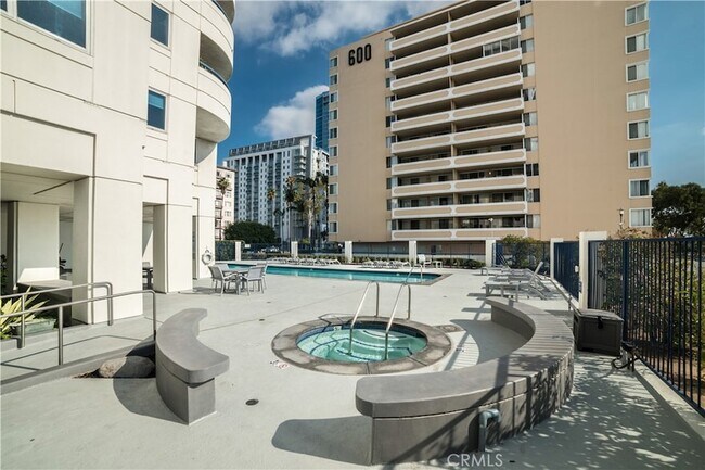 Building Photo - 525 E Seaside Way