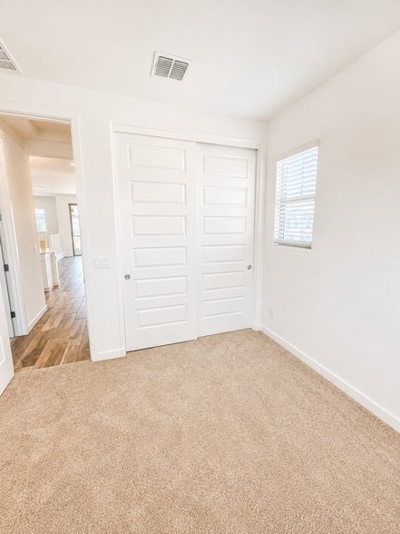 Building Photo - 4043 E Brisa Dr