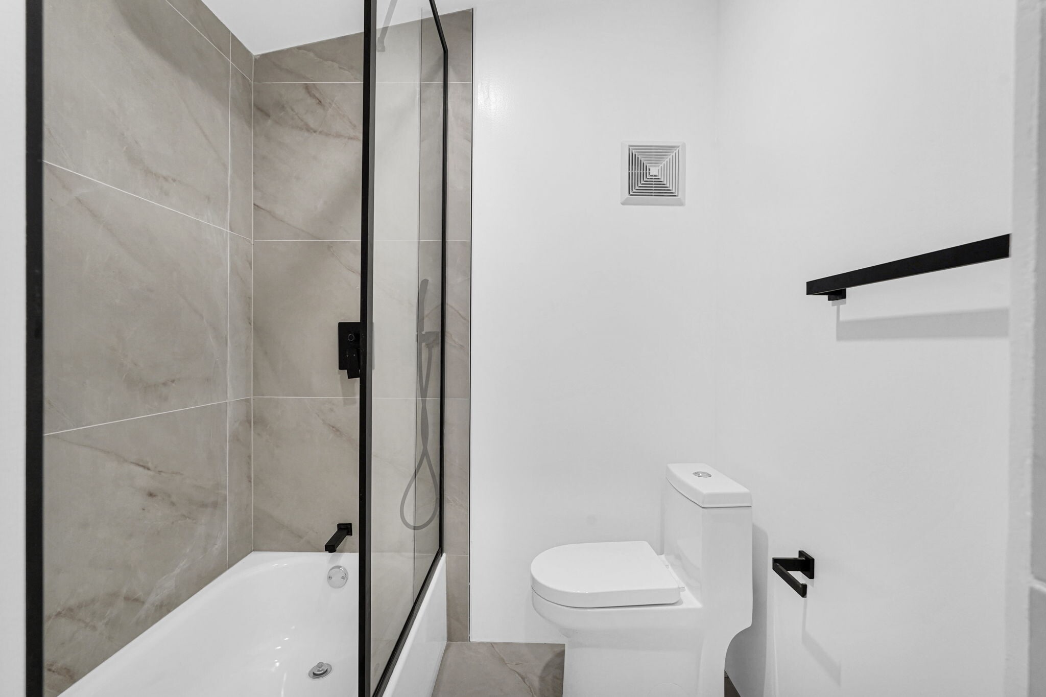 Building Photo - 2419 Coolidge St