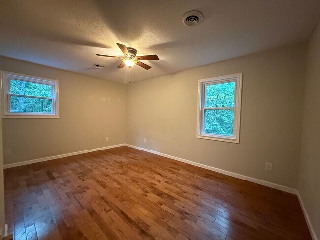 Building Photo - 32 Brown Ln