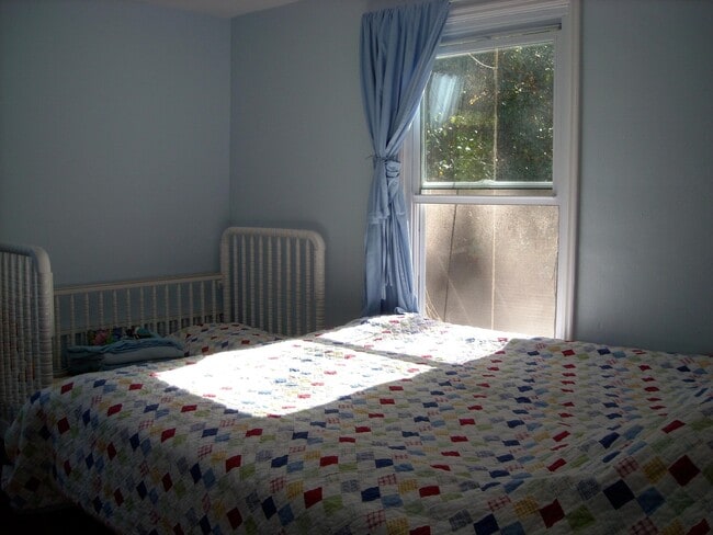 Building Photo - 2 Bedroom Single Family Home!  Updated pic...
