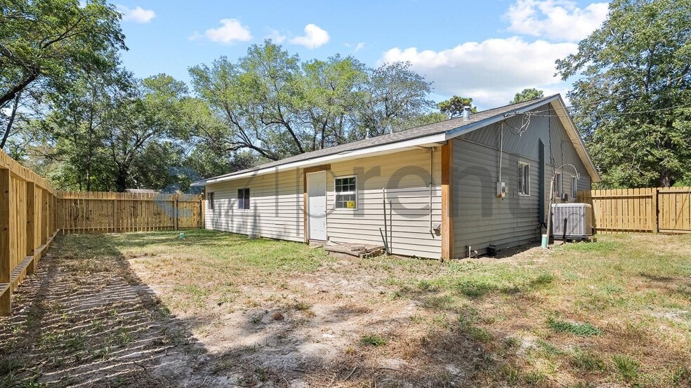Building Photo - Unit