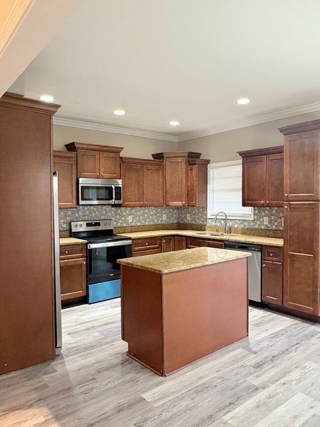 Building Photo - 135 Daisy Field Ct