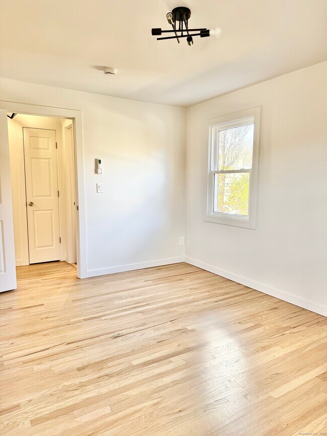 Building Photo - 1742 Boston Post Rd