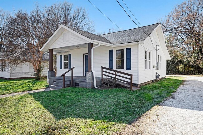 Building Photo - 105 S Elm St