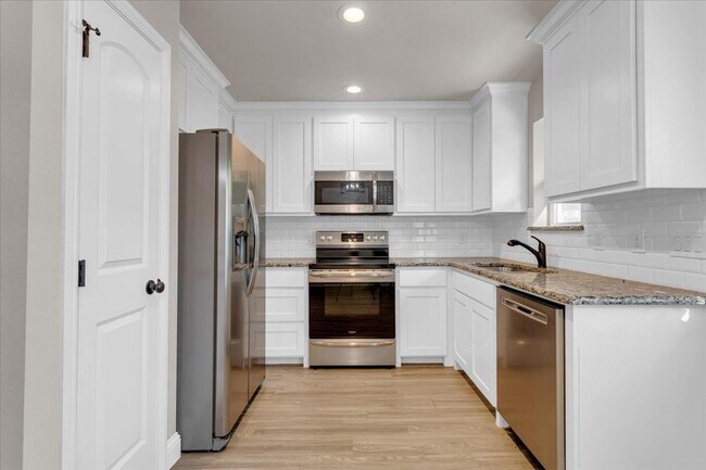 Building Photo - 230 E Johnson St