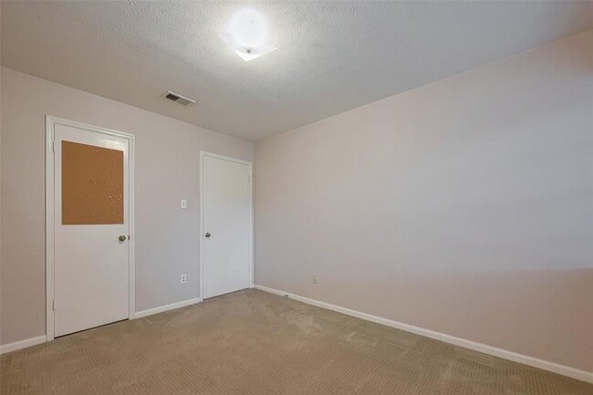 Building Photo - 2027 Briar Ridge Dr