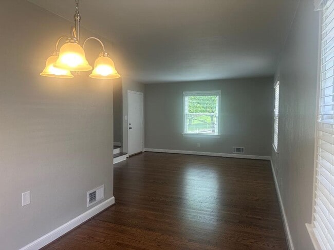 Building Photo - SW City Duplex!