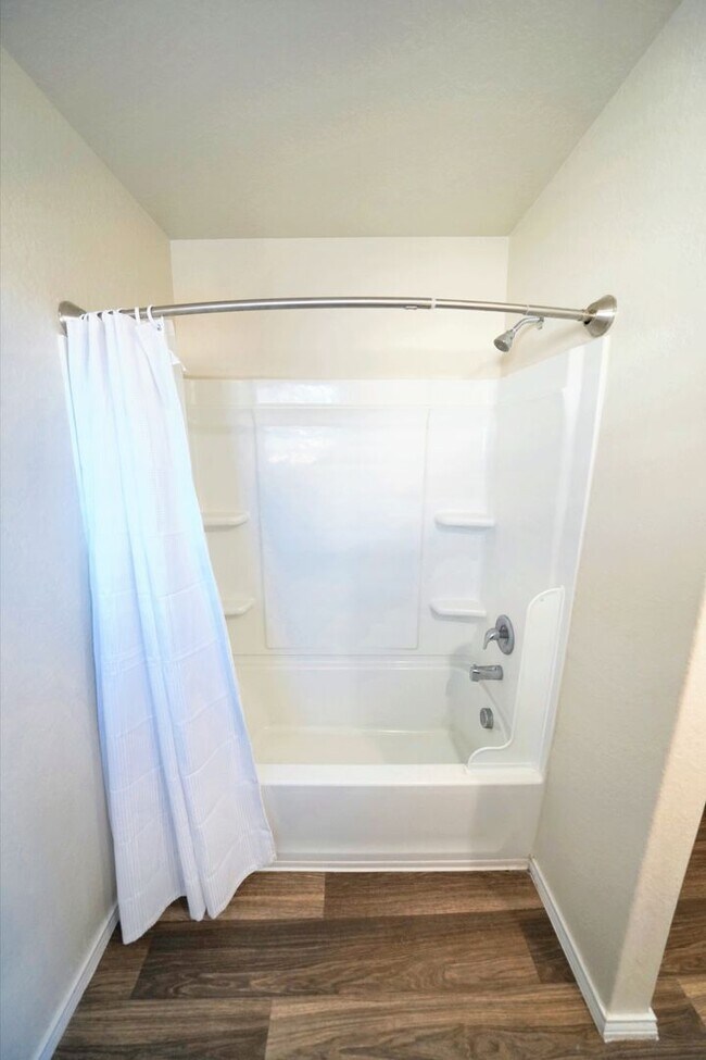 Building Photo - Stylish Move-In Ready Home in Rosillo Ranch, San Antonio, TX - Realtor Commission: $400