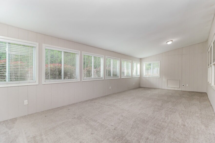 Building Photo - 300 Nobleman Way