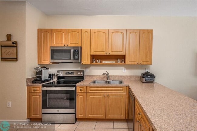 Building Photo - 5048 SW 136th Ave