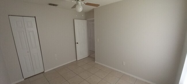 Building Photo - 541 W Fern Dr