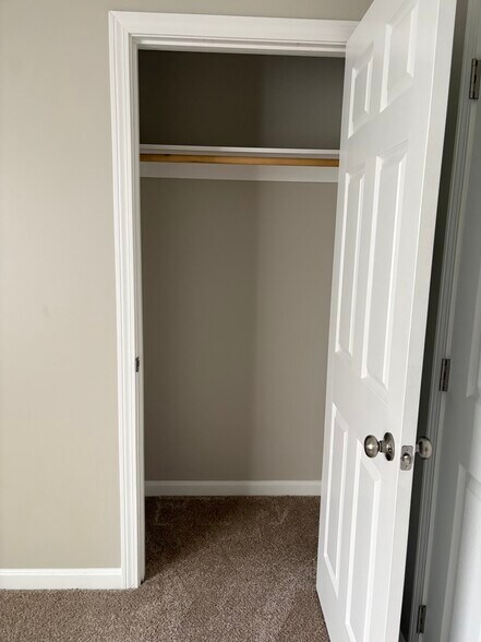 Building Photo - 598 Main St