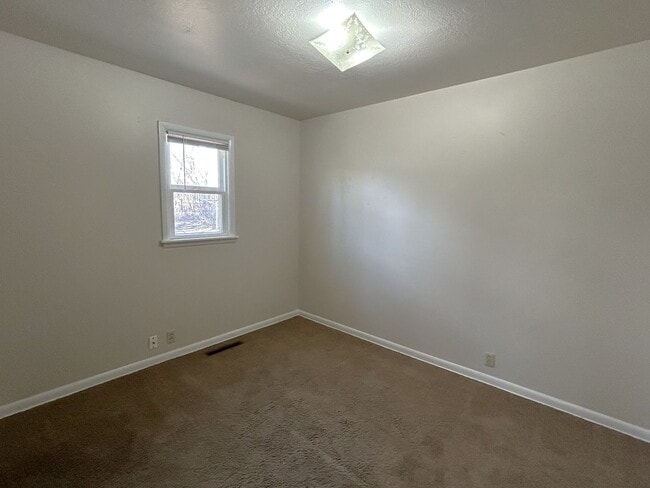 Building Photo - Convenient Central Fort Collins 3 Bedroom Home Close to CSU