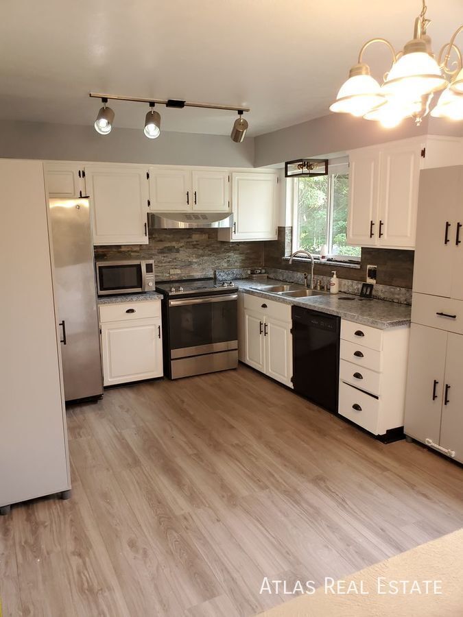 Building Photo - 2252 S Memphis St