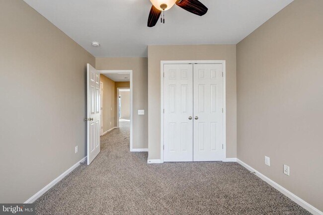 Building Photo - 43903 Thorncroft Terrace