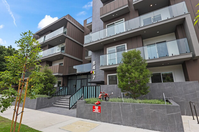Building Photo - Blackburn La Cienega by Wiseman