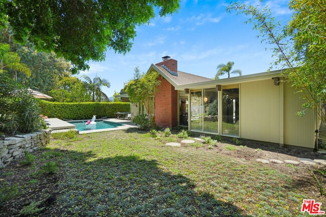 Building Photo - 1568 Stoddard Ave