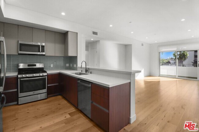 Building Photo - 938 Orange Grove Ave