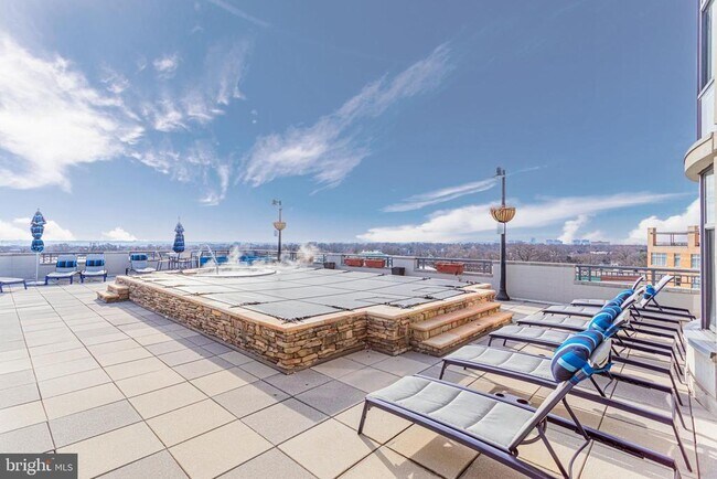 Building Photo - 1021 N Garfield St