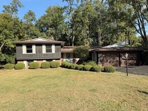 Building Photo - Large Home in Richwoods School District