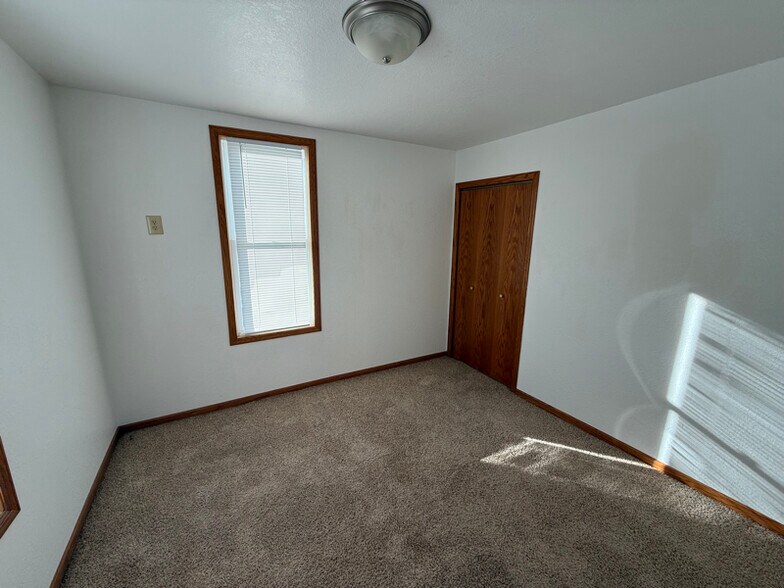 Building Photo - 403 W 3rd St