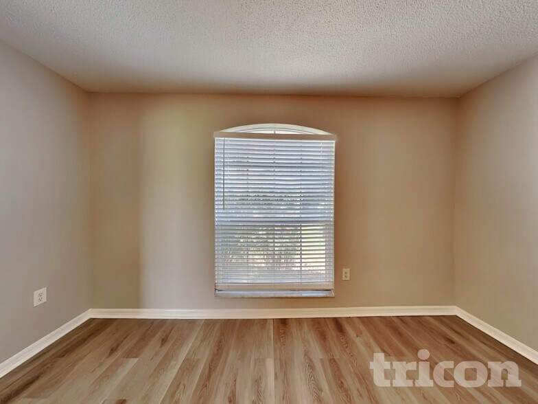 Building Photo - 1387 Laurel Glen Dr