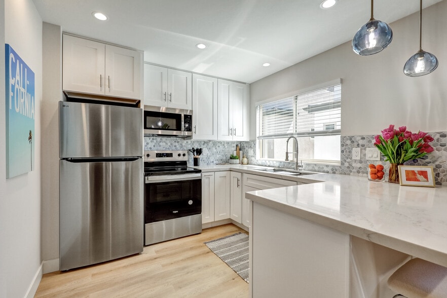 Building Photo - 940 Law St