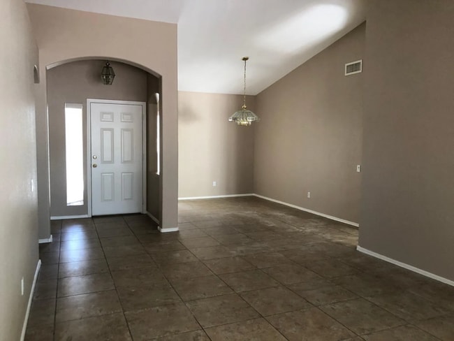 Building Photo - COMING SOON! 3 Bed/ 2 Bath Home in Arrowhead Lakes