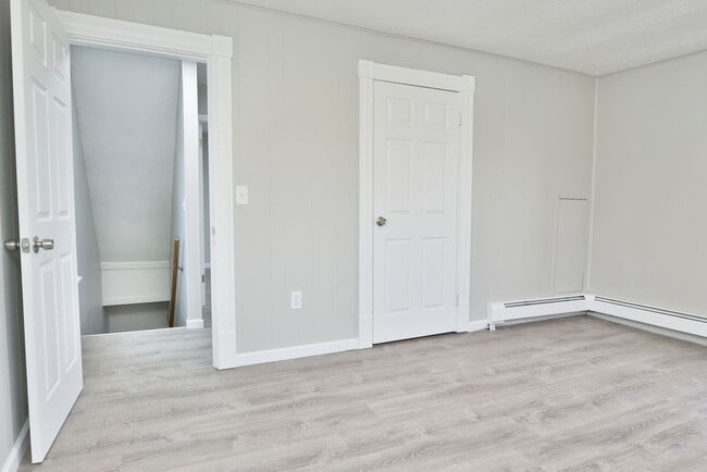 Building Photo - RENTALS AVAILABLE IN NILES