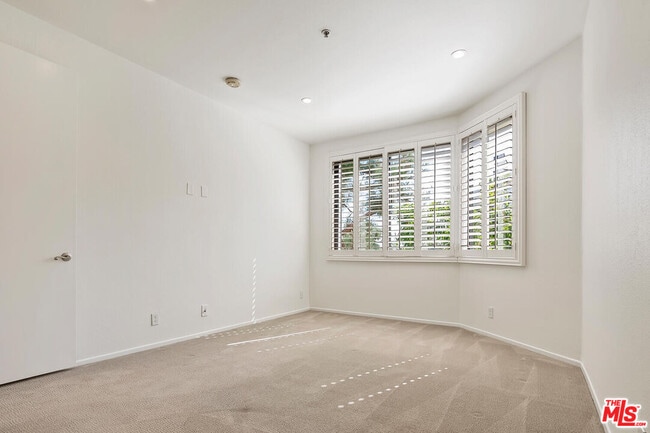 Building Photo - 2131 Century Park Ln